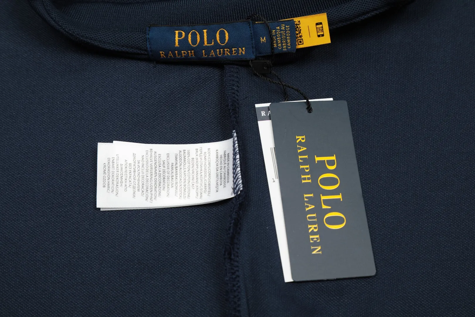 🅿️152 "Top quality" Style number: DS001# (not off the shelves all year round) [Ralph Lauren classic pony embroidered lapel POLO short sleeves] ✅Ralph Lauren Ralph Lauren classic basic versatile POLO short sleeves ✅Main supply platform live broadcast Wholesale entities will be replenished when out of stock Not removed from the shelves ✅ZP quality 1:1 version Scan the code to enter the GF website Z cabinet quality ✅Detailed quality The only one in Guangzhou Imported pique fabrics Mainly high-end, cost-effective and good quality. Needless to say, the version is restored to the original version. The maximum size can be worn up to 210 pounds. Loose, comfortable and stress-free. ✅Wear for work and life. Suitable for various occasions. A must-have recommendation for couples. Size: